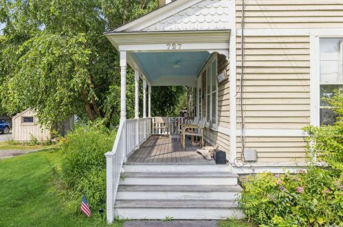 727 1st St, Greenport, NY 11944-1305