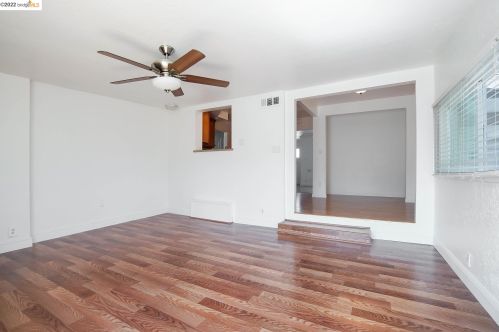 49 Manville Ave, West Pittsburg CA  94565-5843 exterior