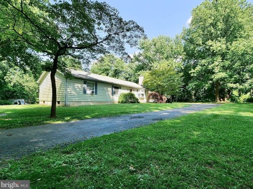 4461 Garnet Mine Rd, Boothwyn, PA 19061-2052