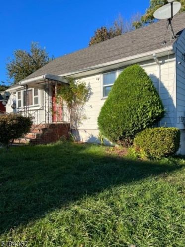 221 Chatham Ave, Paterson, NJ 07502-1022