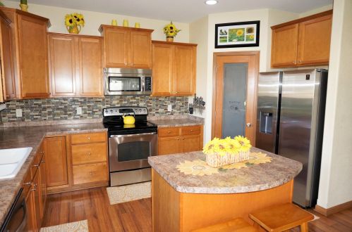 3244 Sherman Parc Cir, Jackson, WI 53037-8955