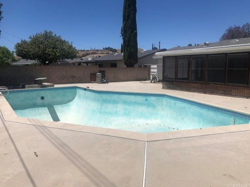 17930 Wellhaven St, Santa Clarita, CA 91387-3517