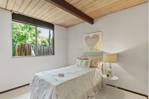 1103 Homestead Rd, Sunnyvale CA  94087-5156 exterior