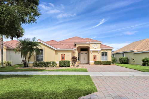 646 Lake Charles Cir, Fort Pierce, FL 34986-3429