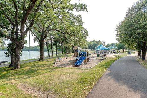 2060 Shenandoah Ct, Minneapolis MN 55447-6415 exterior