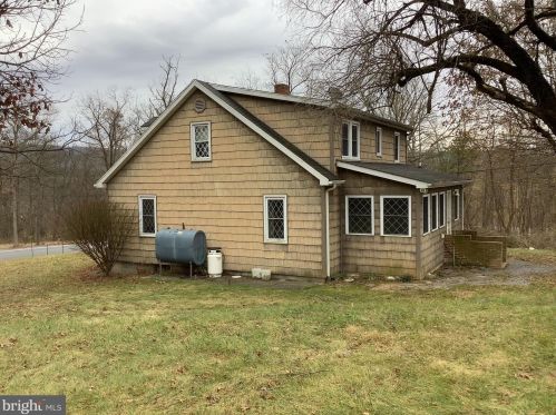 1593 Bayer Rd, Hedgesville, WV 25427-6342