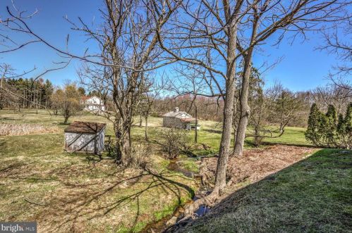 210 Hoernerstown Rd, Hummelstown PA  17036-9503 exterior