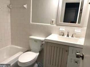 12652 Dara Dr, Woodbridge VA  22192-2752 exterior