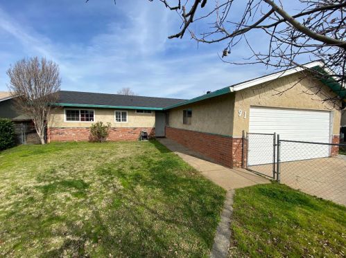 91 Flying Cloud Dr, Oroville, CA 95965-3524