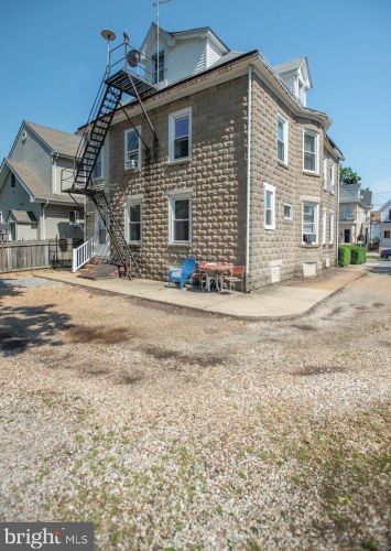 8 Belmont Ave, Wilmington DE  19804-1573 exterior