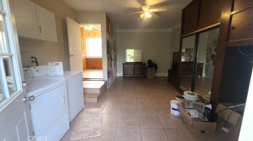 7408 Oak Park Ave, Van Nuys CA  91406-2633 exterior