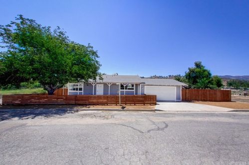 17501 Bromley Ave, Lake Elsinore, CA 92530-2935