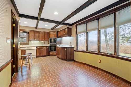 2387 Fairhill Rd, Sewickley PA  15143-9004 exterior