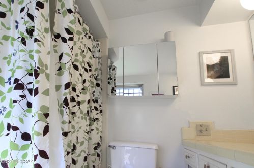 2261 Rainbow Vis Dr, Tucson AZ 85712-2914 exterior