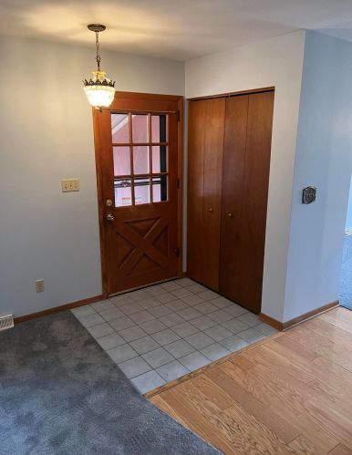6710 Dellrose Ct, Greendale, WI 53129-2361