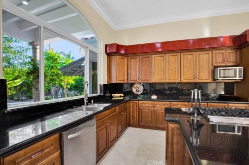 10026 Mattock Ave, Downey CA  90240-3529 exterior