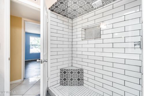 5501 Camelback Rd, Phoenix AZ 85033-1642 exterior