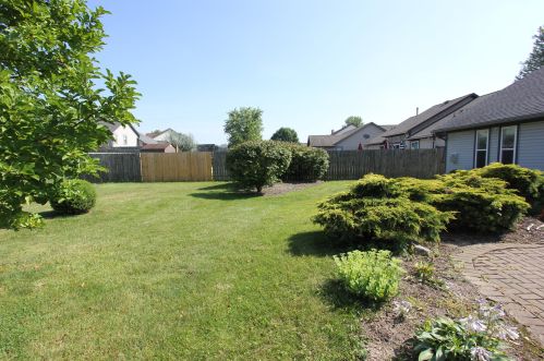 925 Sunset Dr, Englewood OH  45322-2251 exterior