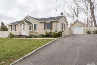 10 Roosevelt Ave, Nesconset, NY 11767-2408