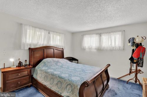 29 Holly Rd, Southampton PA 18966-3029 exterior