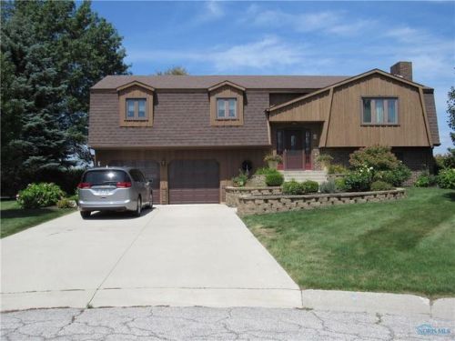 704 Hickory Ln, Delta, OH 43515-1024