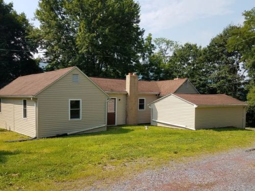 1401 Huffman Dr, Water Gap, PA 17018-9681