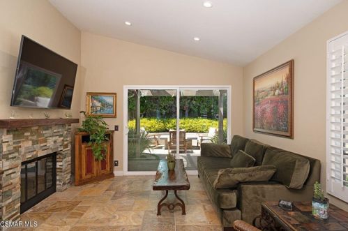 777 Congressional Rd, Simi Valley, CA 93065-6608