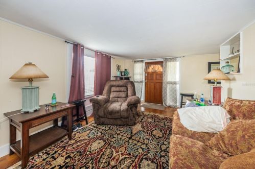 581 Dixie Hwy, Tarpon Springs FL  34689-5718 exterior