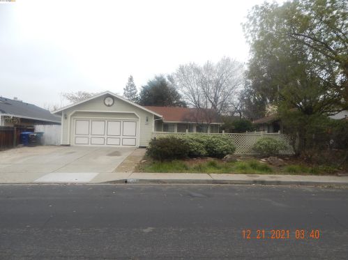 4348 Sequoia Dr, Oakley, CA 94561-2252