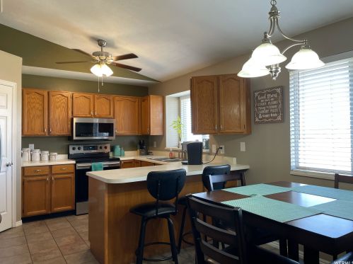 5727 Esprit Dr, Salt Lake City, UT 84118-7940