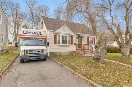 24 Hyde St, Manchester, CT 06040-2610