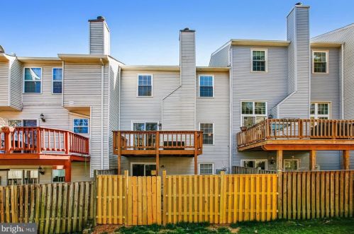 12262 Wye Oak Commons Cir, Springfield VA  22015-2869 exterior