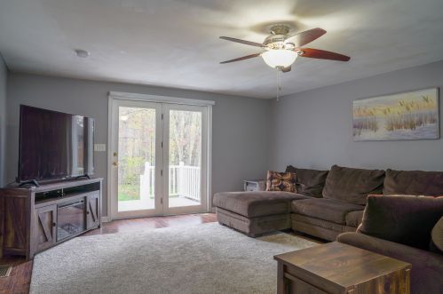 24 Severance Dr, Londonderry NH  03053-3118 exterior