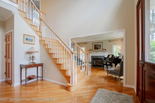 32 Carriage House Ln, Little Silver NJ  07739-1729 exterior