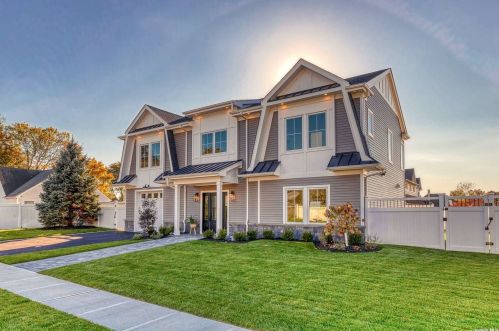 2 Hedge Ln, Westbury NY  11590-6523 exterior