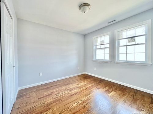 271 Charles St, Bridgeport CT  06606-5624 exterior
