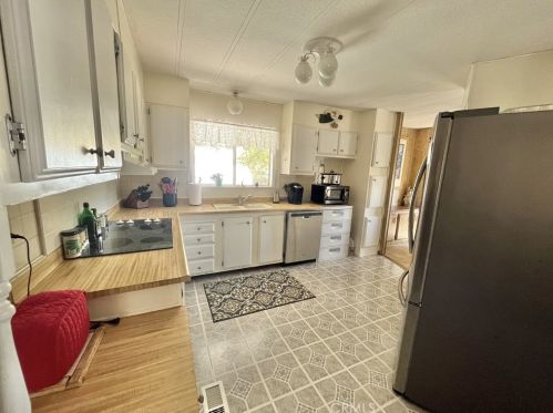 33188 George Smith Rd, Orange Cove, CA 93675-9609