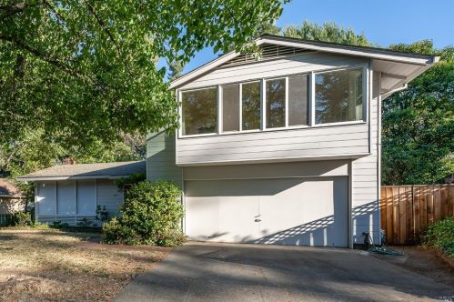 817 Walnut Ave, Ukiah, CA 95482-3702