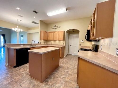 372 Kettering Rd, Deltona, FL 32725-5694