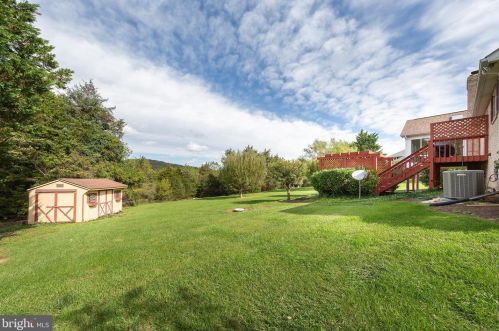 183 Roberts Rd, Toms Brook, VA 22660-2047