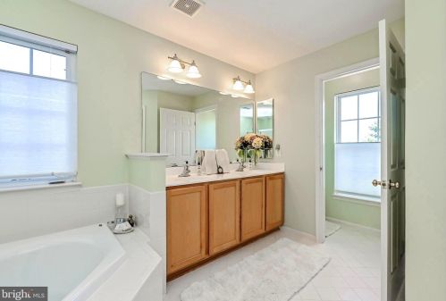 34 Stocks St, Lovettsville VA  20180-8640 exterior