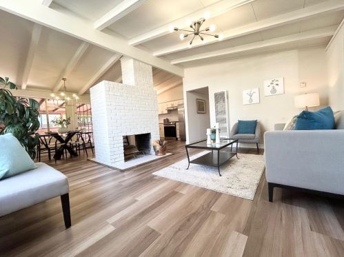 702 Lakebird Dr, Sunnyvale, CA 94089-2530
