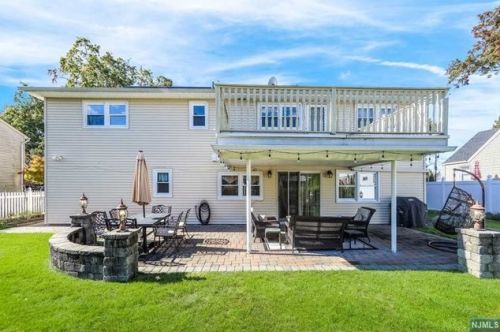 335 Charles St, N Milford NJ  07646-1801 exterior