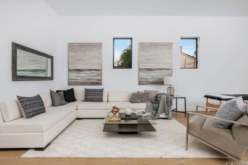 18067 Calvert St, Van Nuys CA 91316-1216 exterior