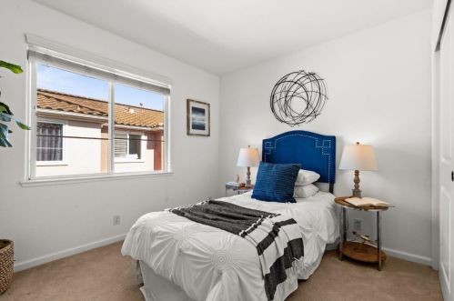 302 Vista Roma Way, San Jose CA 95136-4427 exterior