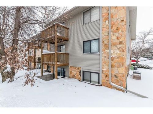 9537 University Ave, Des Moines, IA 50325-6343