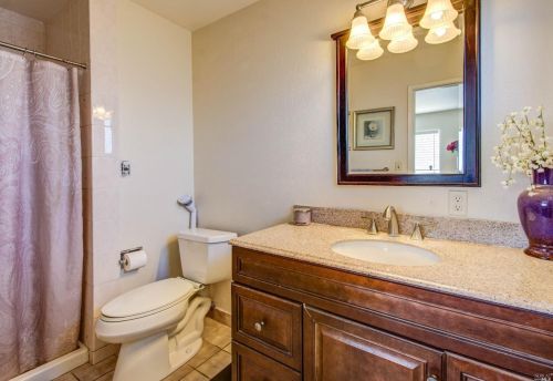 615 Almond St, Liberty Farms CA  95620-2705 exterior