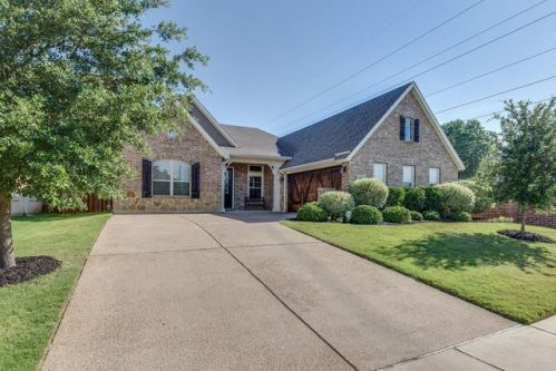 900 High Hawk Trl, Euless, TX 76039-5841