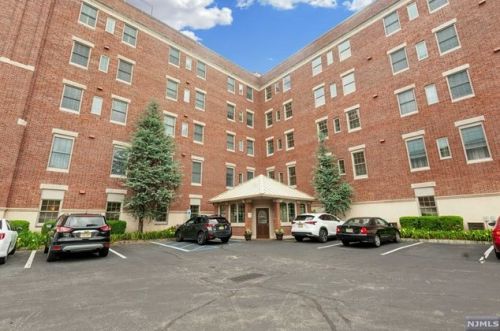 3104 Rio Vista Dr, Mahwah NJ  07430-4001 exterior