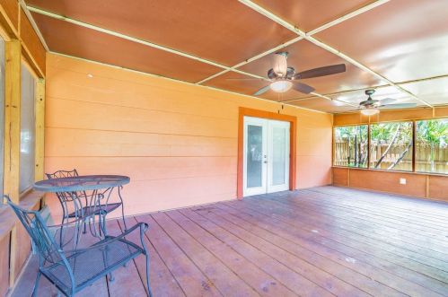 5872 60th Ave, Saint Petersburg FL  33709-1993 exterior